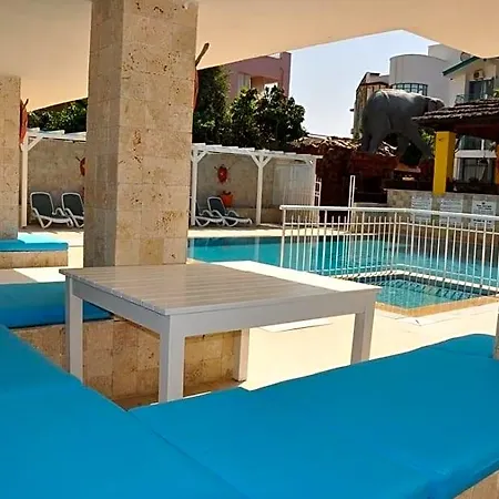 Safari Hotell Side